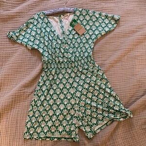 Boden Romper “Smocked Jersey Playsuit, Green Tambourine, Shells 2P”